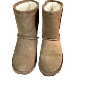 BearPaw Women's Size 5 (Fits 6) Emma Youth Cow Suede Boots sheepskin footbed